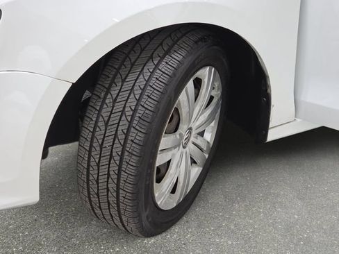 Used 2017 Volkswagen Jetta S w/ Jetta S Cold Weather Package FWD image 31