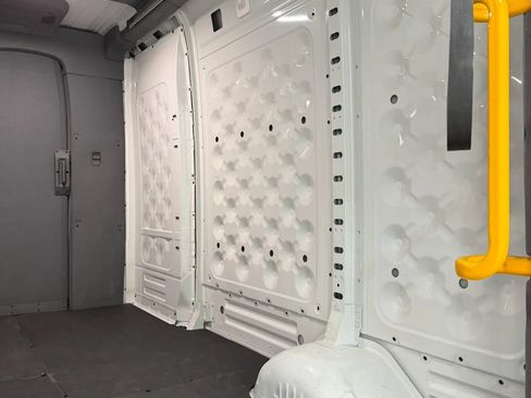 Used 2024 Rivian Delivery 500 FWD image 20