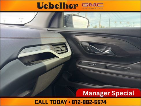 Used 2021 GMC Terrain SLT AWD/4WD image 34