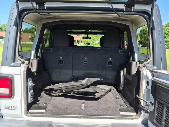Used 2023 Jeep Wrangler Unlimited Rubicon AWD/4WD image 32