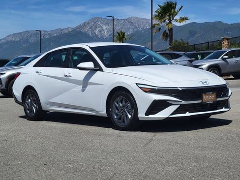 New 2026 Hyundai Elantra Hybrid FWD image 30