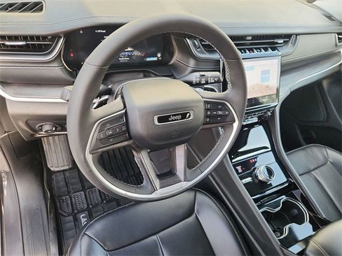 Used 2023 Jeep Grand Cherokee L Limited w/ Luxury Tech Group II image 10