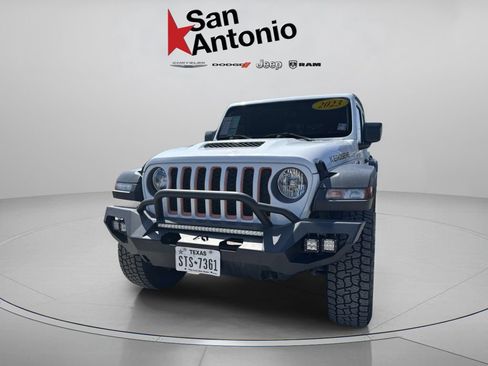 Used 2023 Jeep Gladiator Mojave AWD/4WD image 5