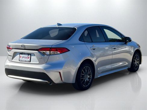 Used 2022 Toyota Corolla LE image 5