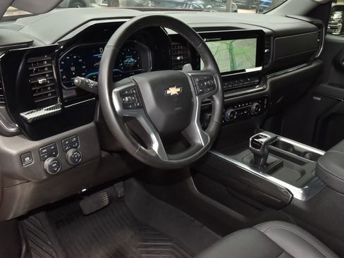 Used 2025 Chevrolet Silverado 1500 LTZ AWD/4WD image 34