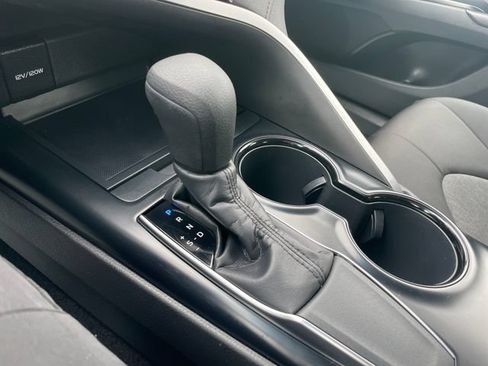 Used 2018 Toyota Camry LE FWD image 19