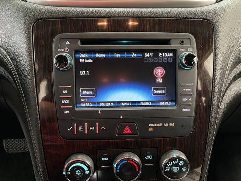 Used 2015 Chevrolet Traverse LT w/ Style and Technology Package FWD image 32