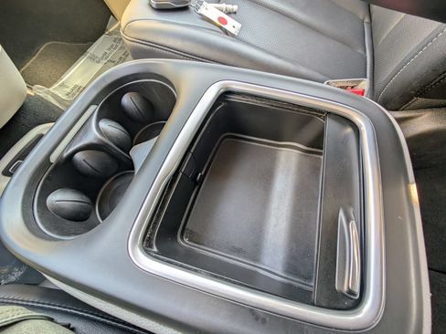 Used 2024 Chrysler Pacifica Touring-L FWD image 32
