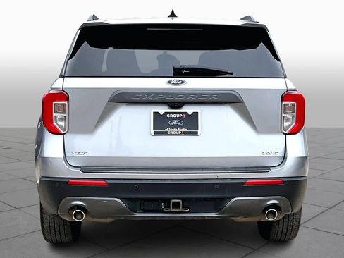 Certified 2022 Ford Explorer XLT w/ Equipment Group 202A image 4