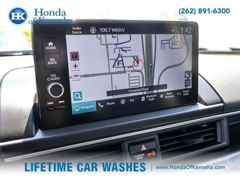 Certified 2025 Honda Pilot Touring image 18