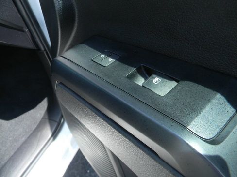 Used 2021 Toyota Tacoma SR RWD image 9