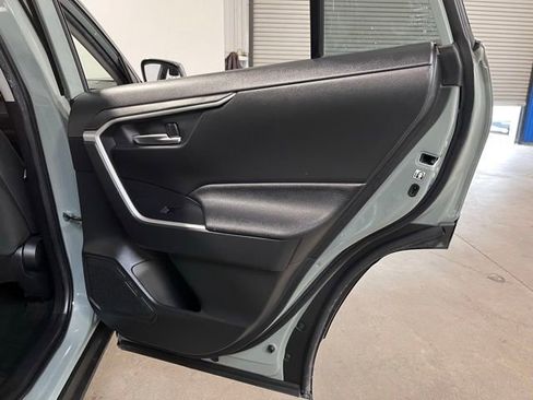 Used 2021 Toyota RAV4 XLE w/ Convenience Package FWD image 15