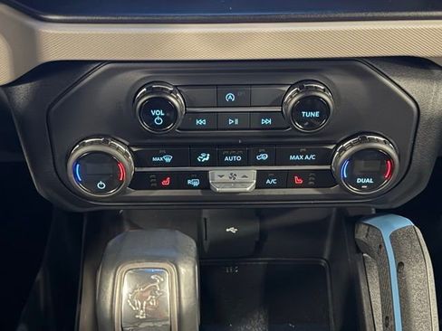 Used 2023 Ford Bronco Wildtrak image 29