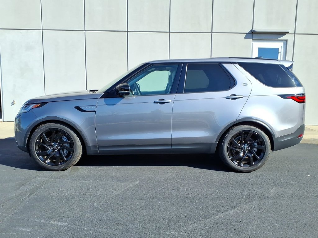Certified 2025 Land Rover Discovery S AWD/4WD image 3
