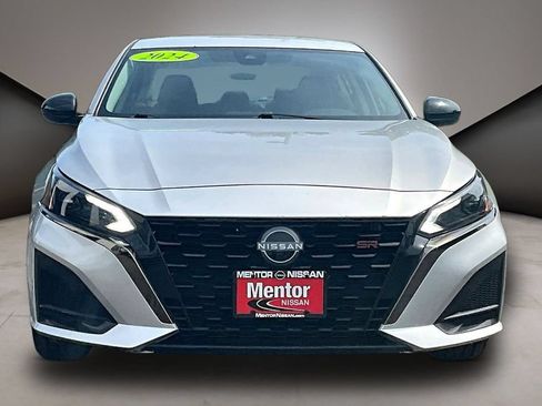 Used 2024 Nissan Altima 2.5 SR FWD image 2