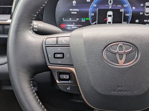 Used 2025 Toyota Crown AWD/4WD image 18