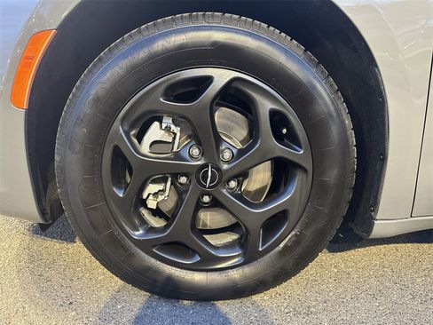 Used 2022 Chrysler Pacifica Touring-L w/ S Appearance Package image 18