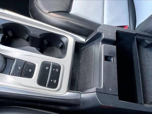 Used 2022 Ford Explorer XLT w/ Equipment Group 202A image 26