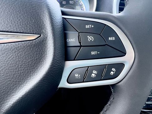Used 2023 Chrysler 300 Touring w/ Safetytec Plus Group RWD image 22