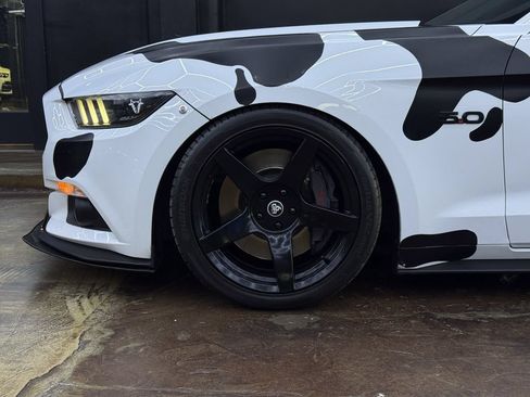 Used 2017 Ford Mustang GT w/ GT Performance Package RWD image 4