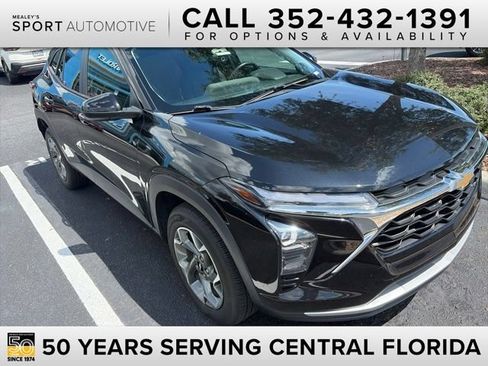 Used 2024 Chevrolet Trax LT w/ Driver Confidence Package FWD image 1