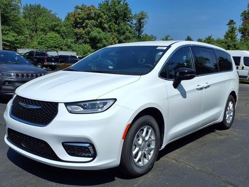 New 2026 Chrysler Pacifica Select image 7