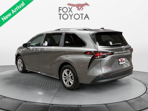 New 2026 Toyota Sienna XLE AWD/4WD image 3