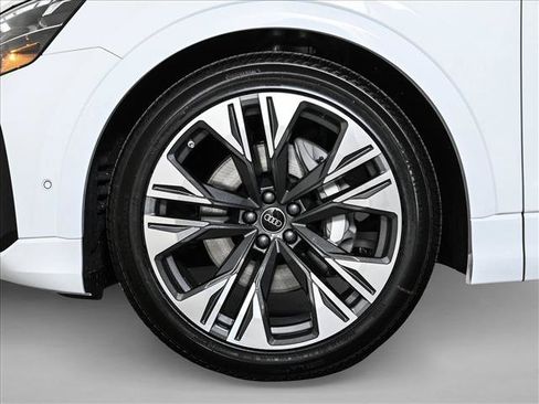 New 2026 Audi Q8 Premium Plus AWD/4WD image 25