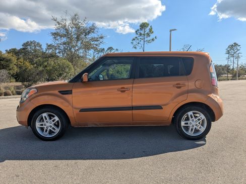 Used 2011 Kia Soul + w/ Audio Pkg image 8