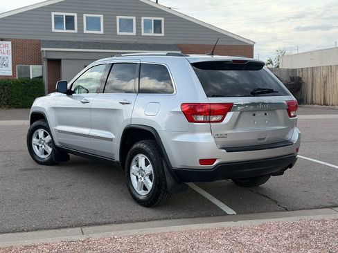 Used 2012 Jeep Grand Cherokee Laredo w/ Laredo E Group AWD/4WD image 3
