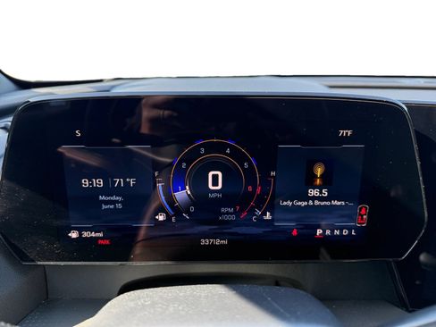 Used 2025 Chevrolet Traverse LT FWD image 11