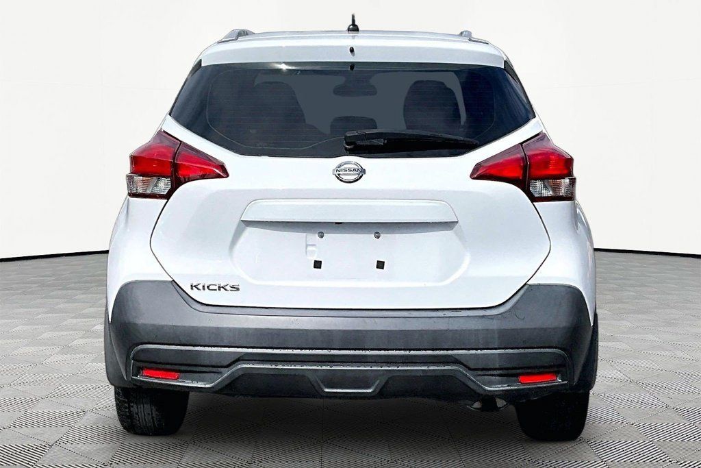 Used 2019 Nissan Kicks S FWD image 4