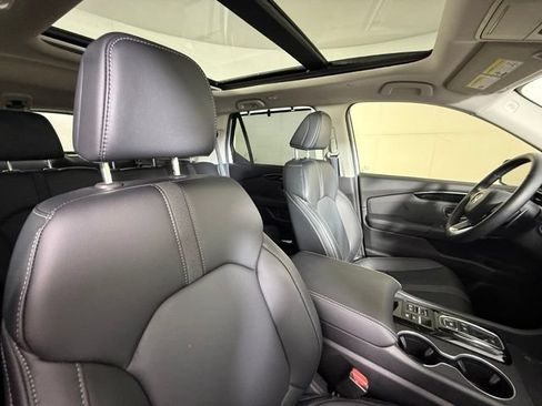 Used 2025 Honda Pilot Touring image 28