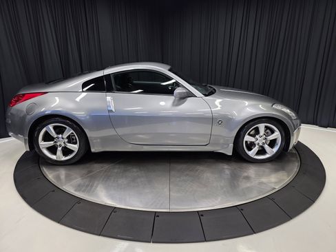 Used 2006 Nissan 350Z Touring w/ (N93) Cargo Convenience Pkg image 12