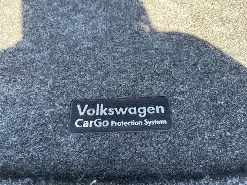 Certified 2022 Volkswagen Tiguan SEL R-Line image 29