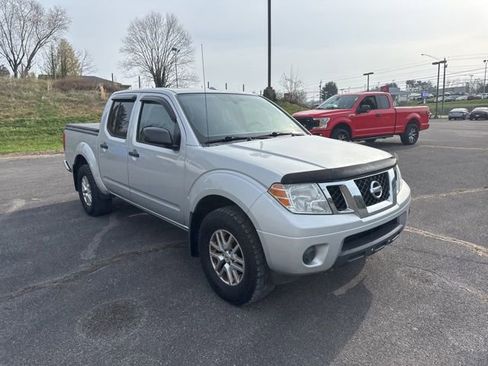 Used 2016 Nissan Frontier SV image 2