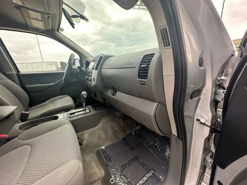 Used 2018 Nissan Frontier SV image 19