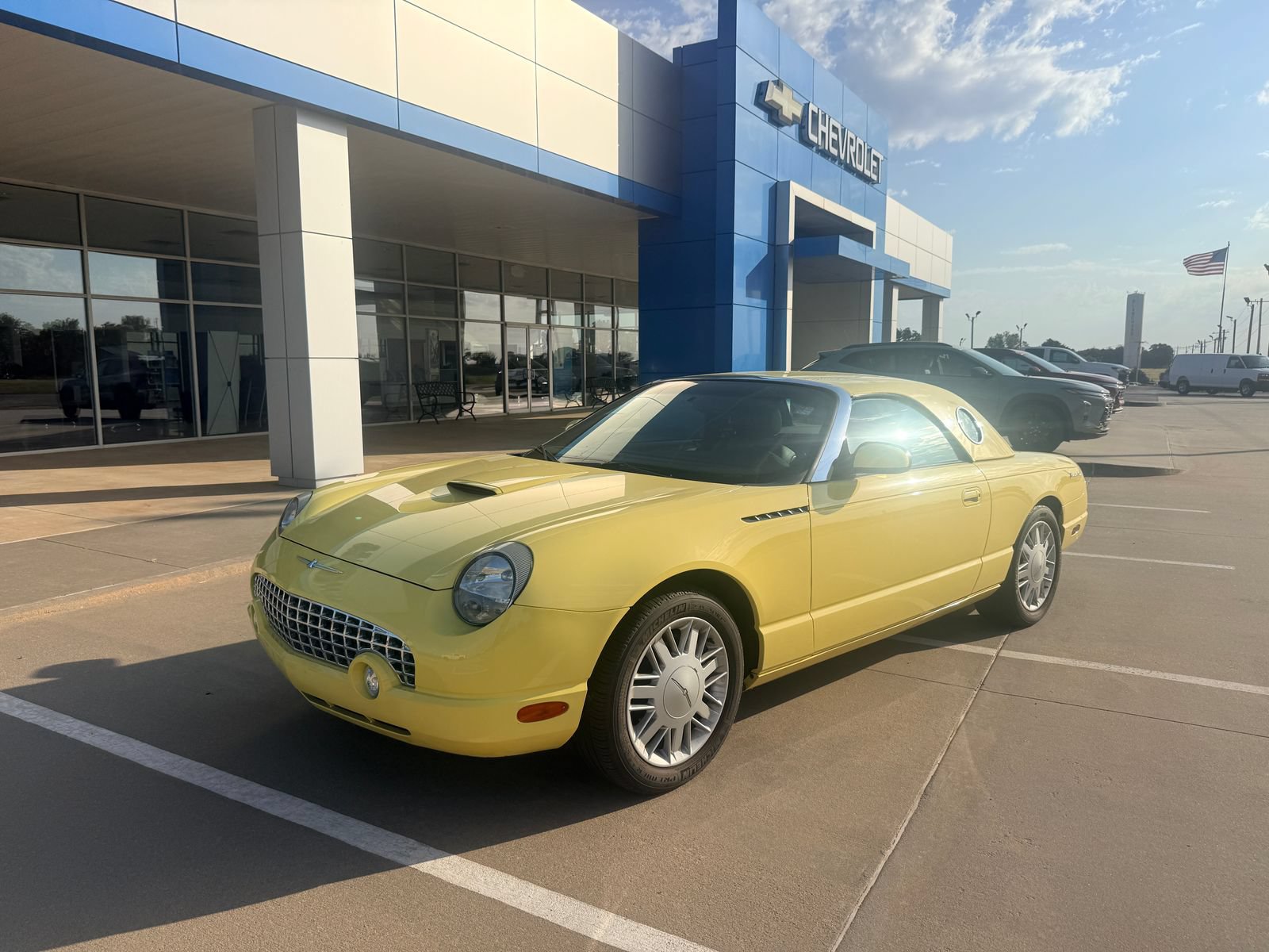Used 2002 Ford Thunderbird RWD image 2