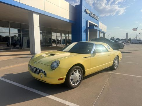 Used 2002 Ford Thunderbird RWD image 2