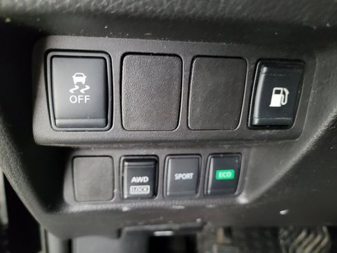 Used 2018 Nissan Rogue S image 34