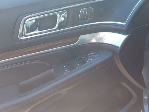 Used 2018 Ford Explorer Limited w/ Equipment Group 301A image 5