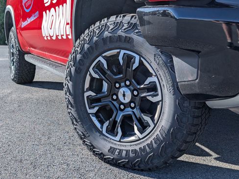 New 2025 Chevrolet Silverado 1500 ZR2 image 8