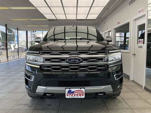 Used 2022 Ford Expedition Platinum AWD/4WD image 2