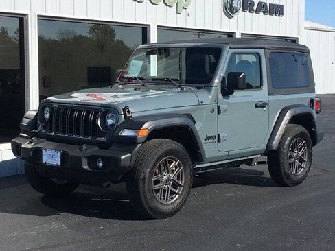 Used 2025 Jeep Wrangler Sport AWD/4WD image 7