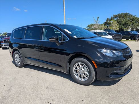 New 2025 Chrysler Voyager LX image 2