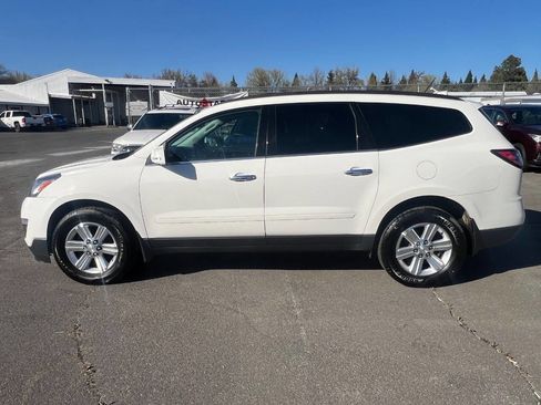 Used 2013 Chevrolet Traverse LT image 2