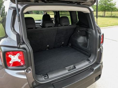 Used 2018 Jeep Renegade Latitude FWD image 55