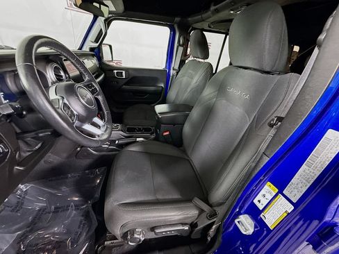 Used 2018 Jeep Wrangler Unlimited Sahara w/ Dual Top Group AWD/4WD image 25