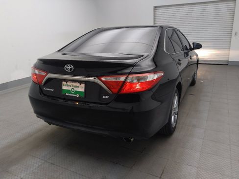 Used 2017 Toyota Camry SE w/ Moonroof Package FWD image 7