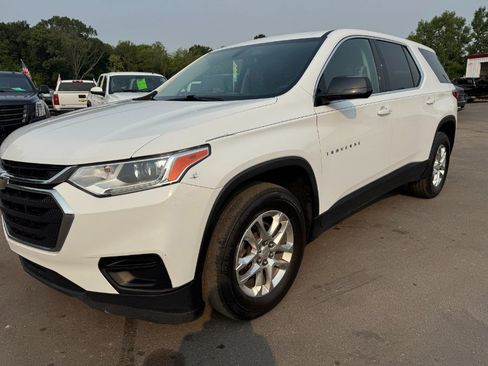 Used 2018 Chevrolet Traverse LS FWD image 9